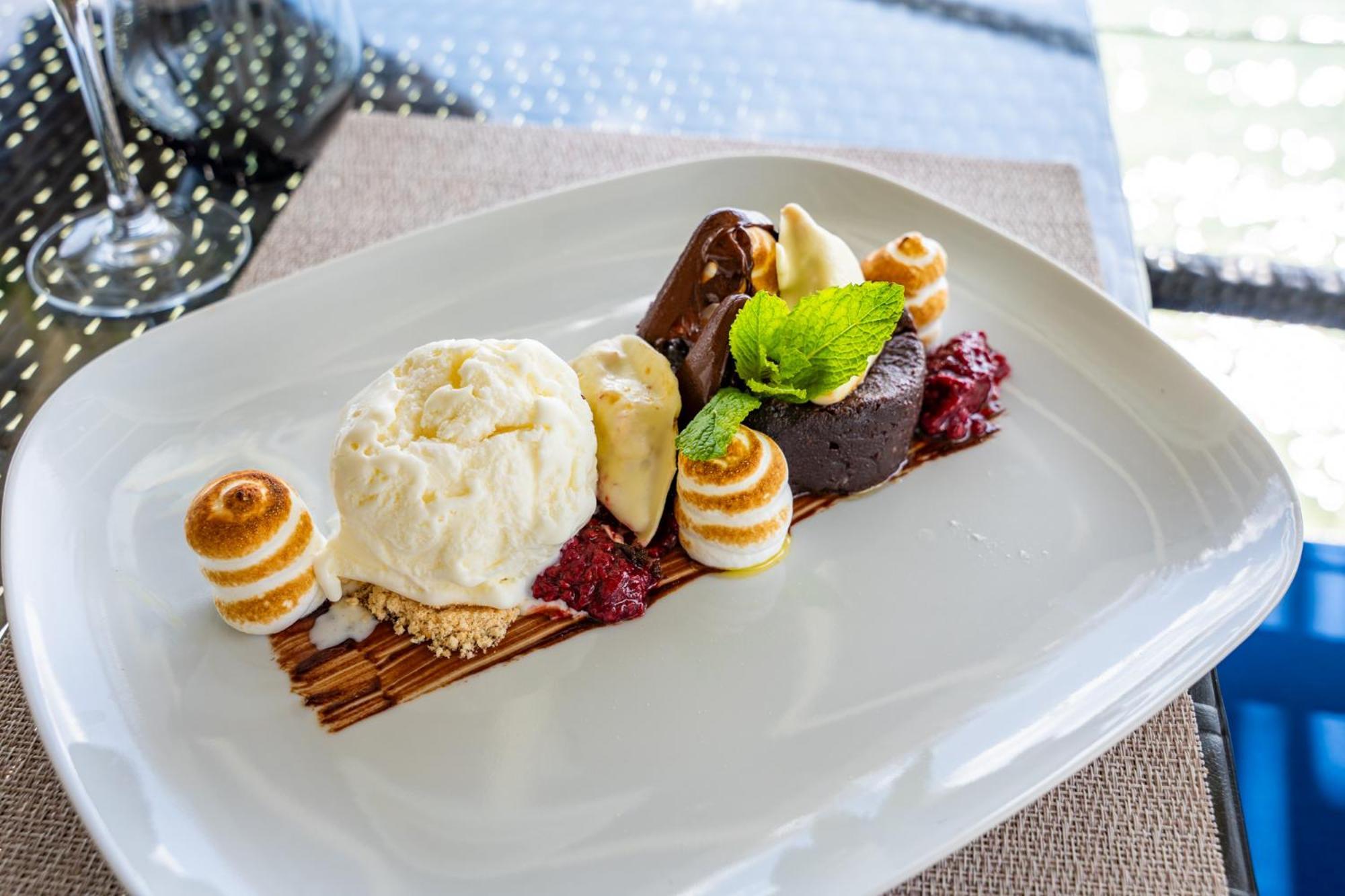 Le Nautique Waterfront Hotel לה דיג מראה חיצוני תמונה